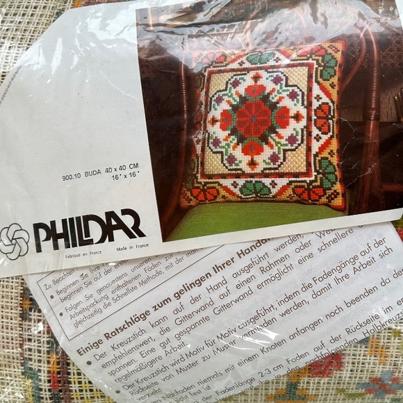 Vintage 70s Embroidered Throw Pillow Kit. - Picture 5 of 6